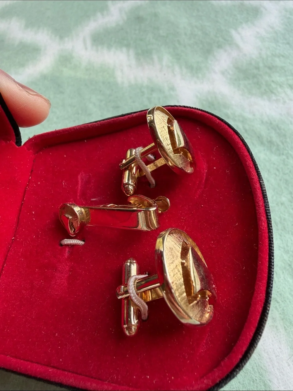 New Vintage Gold Tone Men's Cufflinks Tie Clip Set with Case / Fabric Brush